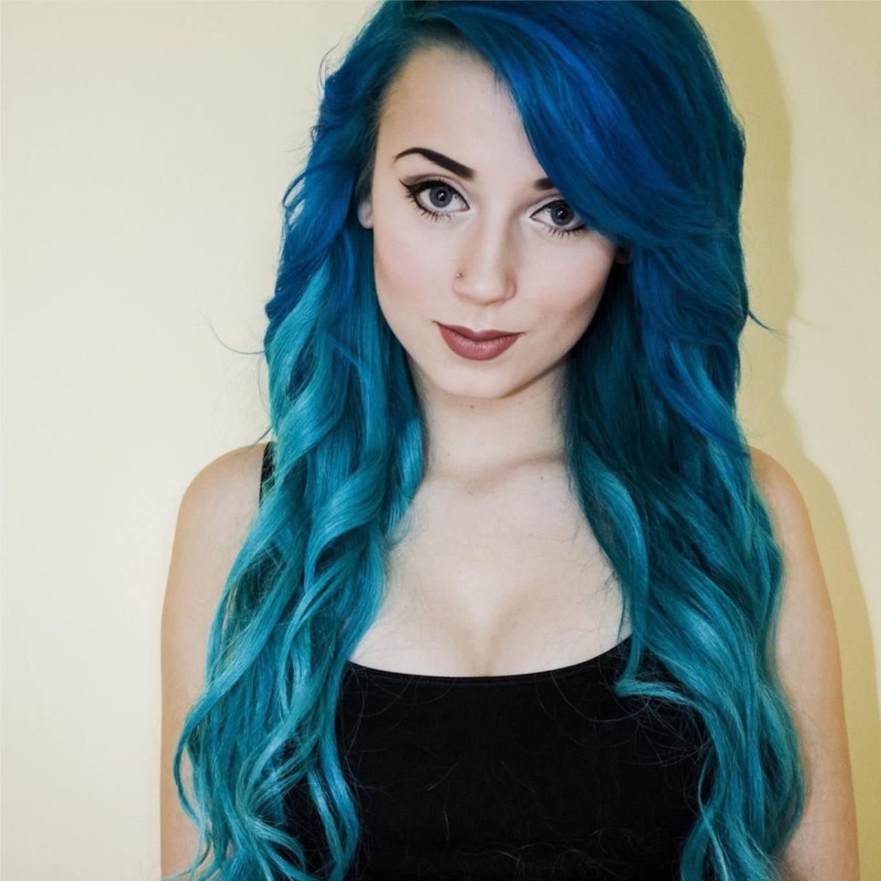 Blue hair camgirl free porn pic