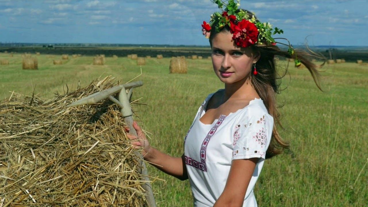 Голая русская колхозница с лукошком фото