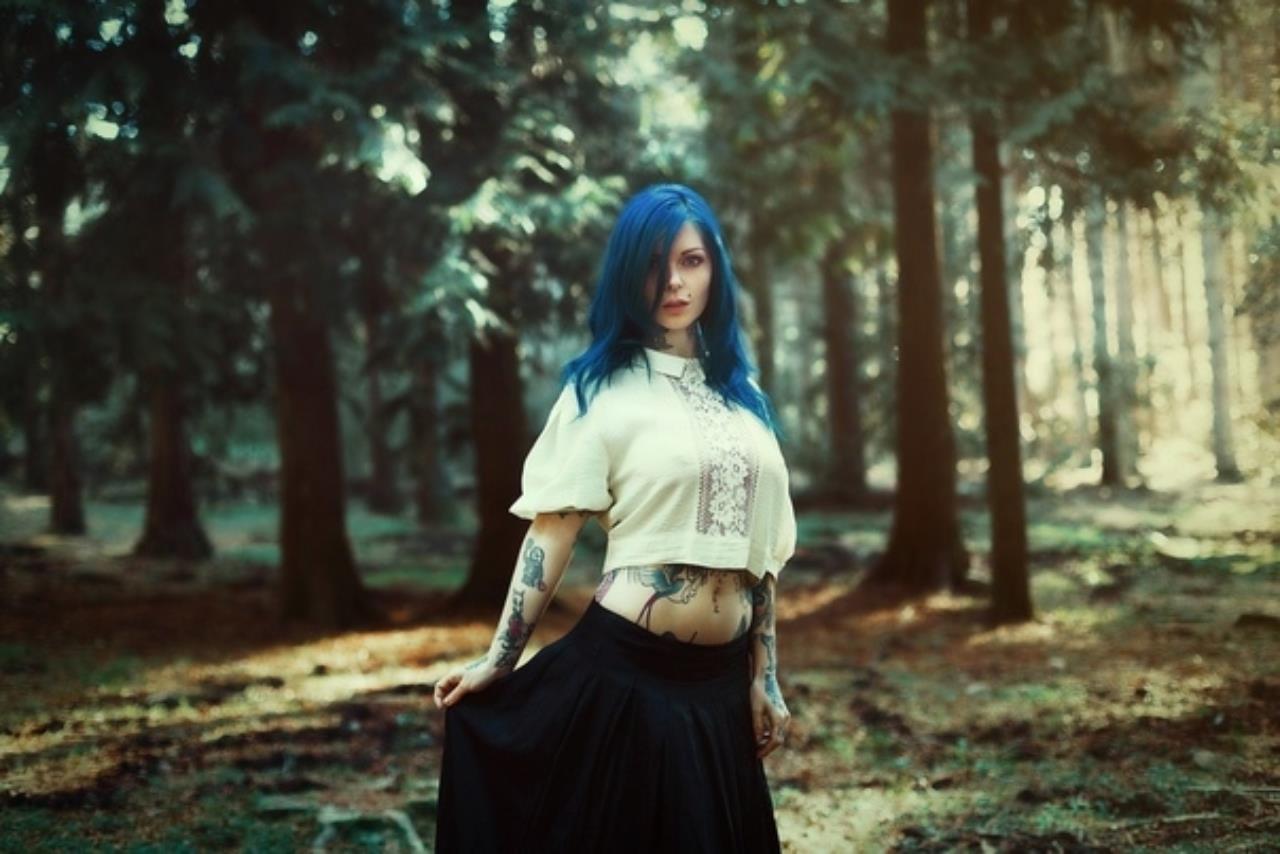 Фотосъемка девушка с синими волосами